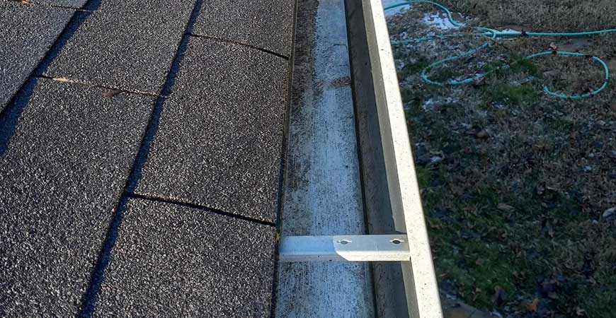 Gutter Cleaning & Pressure washing